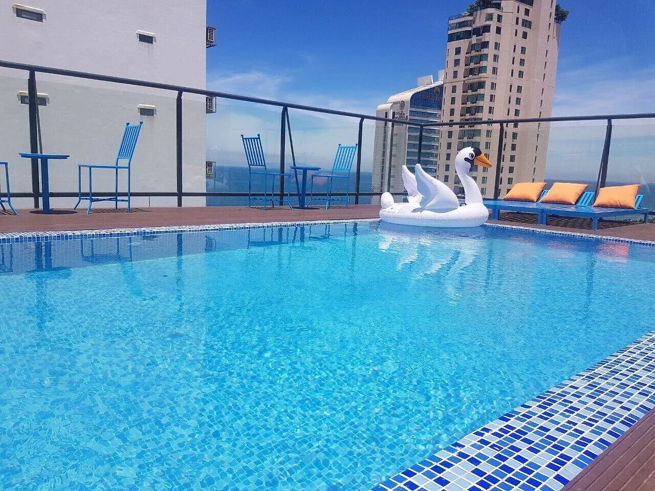 Royal Family Hotel Da Nang 4*,